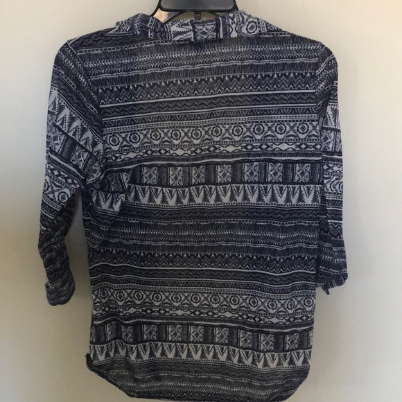 Patterned button up - Picture 2 of 5